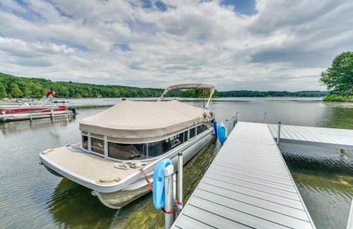 Free Soil House | Dock and Yard Games Lakefront Michigan Getaway!