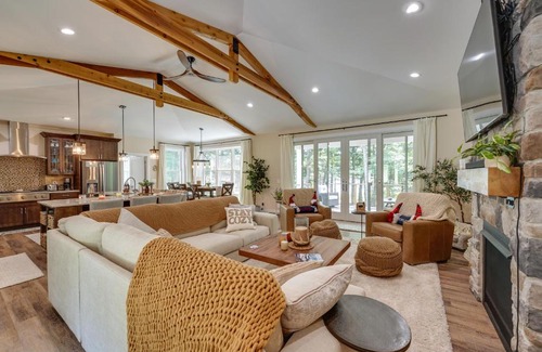 Free Soil House | Dock and Yard Games Lakefront Michigan Getaway!