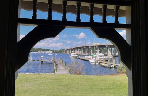 Edgewater RV Rental | Dock, Dine, & Unwind: The Ultimate Waterfront Glamp Spot