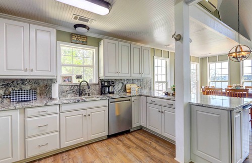 Milledgeville House | Dock & Fire Pit: Stunning Lake Sinclair Home!