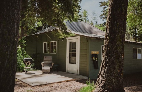 Seeley Lake Cabin | Dockside Cabin at Tamaracks Resort is family-friendly and right on the lake!