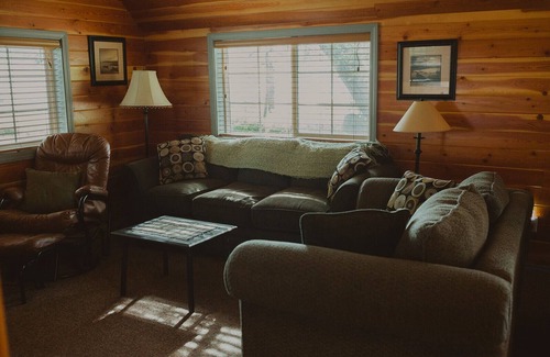 Seeley Lake Cabin | Dockside Cabin at Tamaracks Resort is family-friendly and right on the lake!