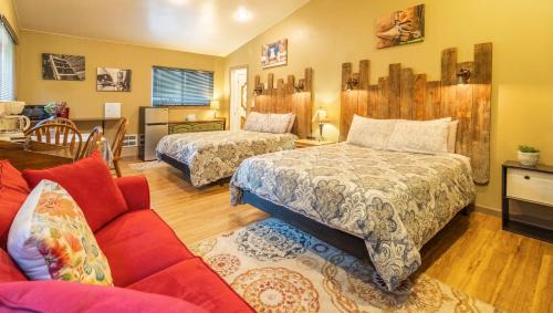Bonners Ferry Hotel | Dodge Peak Lodge