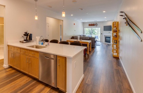 Lincoln House | Dog Friendly-Amenities-Shuttle!