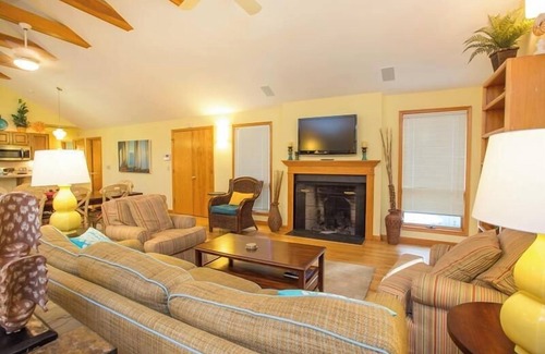 The Pines House | Dog-Friendly Beach House, 2.5 Blocks to Shore – Perfect for Family Getaways!