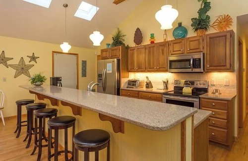 The Pines House | Dog-Friendly Beach House, 2.5 Blocks to Shore – Perfect for Family Getaways!