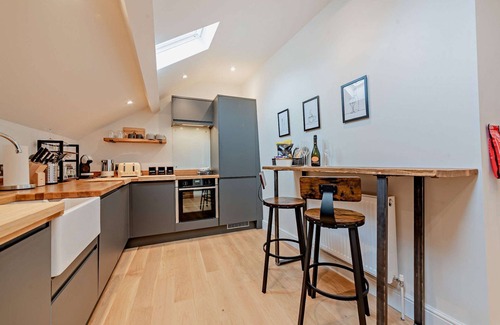 Chipping Norton Cottage | Dog friendly cottage with a hot tub - Vine Cottage