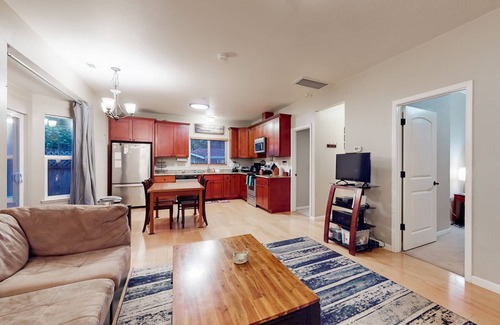Rio Nido House | Dog-friendly cabin beneath towering redwoods with an enclosed yard - near river