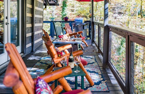 Fairview House | Dog-Friendly Cabin with Decks and Mountain Views!