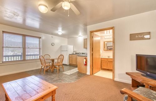 Waynesville Apartment | Dog-friendly condo with on-site golf and lakeside pool - 500 ft. from the lake