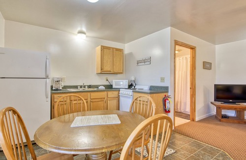 Waynesville Apartment | Dog-friendly condo with on-site golf and lakeside pool - 500 ft. from the lake