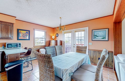 Fenwick Island House | Dog-friendly Fenwick Island home with wood stove & beach access – walk to shops