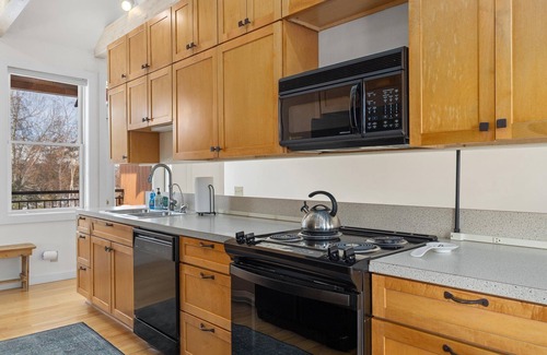 Red Lodge House | Dog friendly, Fireplace & Wi-Fi Mountain Treetop
