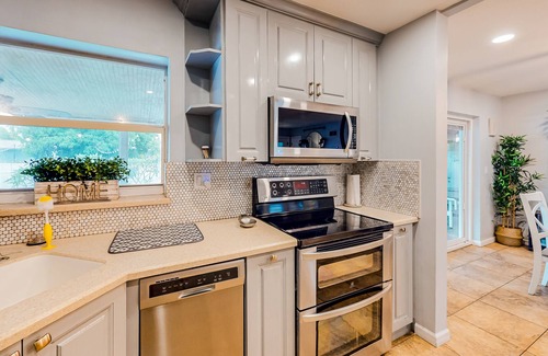 Miami Gardens House | Dog-friendly home with large yard, updated interior, Ping-Pong, & lawn games