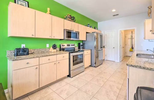 Crystal Cove House | Dog-Friendly Kissimmee Home w/Lanai + Pool!