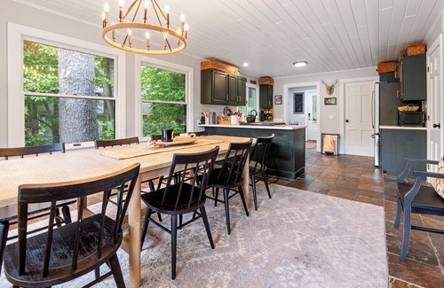Newbury Cabin | Dog Friendly Lakefront Lodge with Private Beach