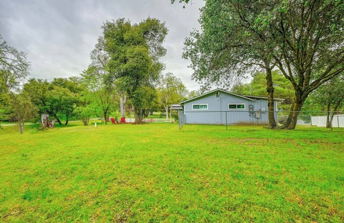 Oakhurst Cottage | Dog-friendly Oakhurst Home: Walk to Downtown!