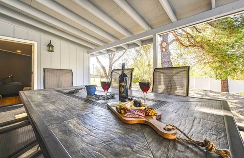 Oakhurst Cottage | Dog-friendly Oakhurst Home: Walk to Downtown!