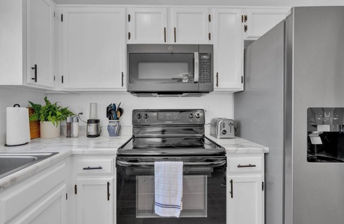 Oro Valley House | Dog-Friendly Oro Valley Retreat. 3BR/3BA,Pool, Hot Tub, Near Hiking, Golf & LOOP