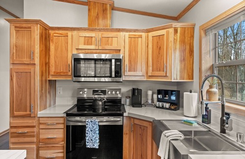 Nekoosa Cottage | Dog Friendly Sand Valley Lake Camelot