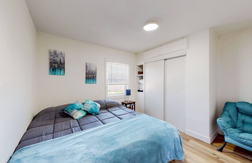 Riverside House | Dog-friendly & spacious coastal retreat with full kitchen - near parks & golf
