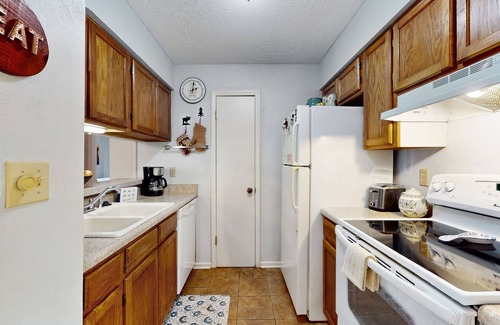 Sugar Mountain Condo | Dog friendly Sugar Mountain condo w/mountain views & stone fireplace