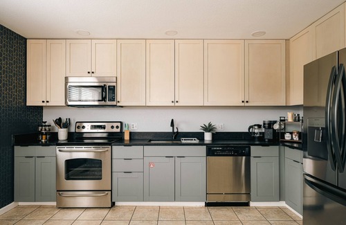 Barths House | Dog-friendly townhome with private hot tub & cornhole - walk to dining