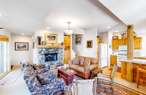 Ketchum House | Dog-friendly townhome w/private hot tub & changing area w/boot warmers