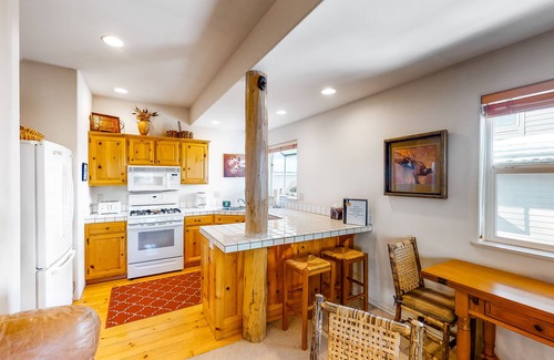 Ketchum House | Dog-friendly townhome w/private hot tub & changing area w/boot warmers
