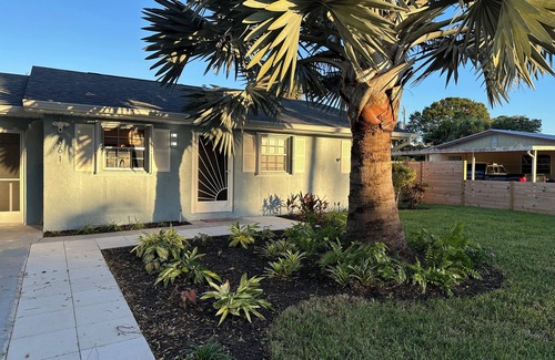 Sebastian Highlands House | Dogs Welcome-Close to Beach-Fenced Yard