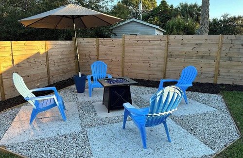 Sebastian Highlands House | Dogs Welcome-Close to Beach-Fenced Yard