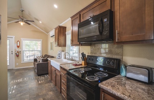 Royal Cottage | Dogwood Cottage at Safe Harbor Brady Mountain on Lake Ouachita!