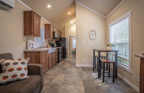 Royal Cottage | Dogwood Cottage at Safe Harbor Brady Mountain on Lake Ouachita!