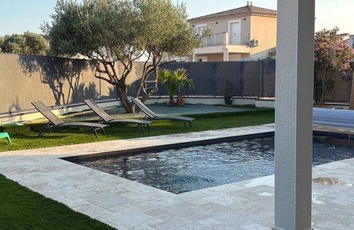 Beaucaire House | Dolce Vita Elegant and comfortable new villa with heated pool for 12 people