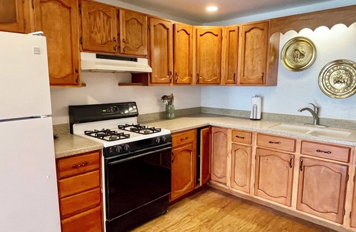 Aztec House | Dolly, Aztec's Adorned Abode - Downtown 3-bedroom with WiFi, privacy & charm