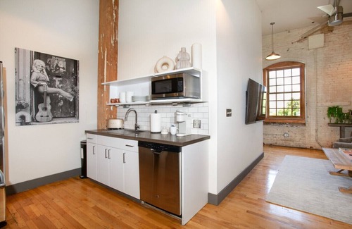 Downtown Knoxville Apartment | Dolly's Downtown Loft - Knoxville!