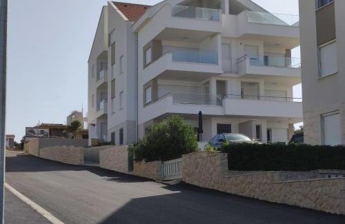 Kolan Apartment | Dolphin view with a pool by the beach