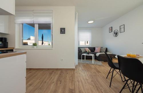 Kolan Apartment | Dolphin view with a pool by the beach