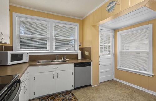 Southeast Pensacola House | Dolphina House-East Hill! 9 Miles from Pensacola Beach! Dog Friendly!