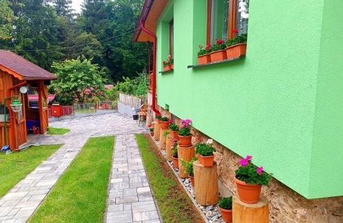 Lucky House | Domček pri vodopáde