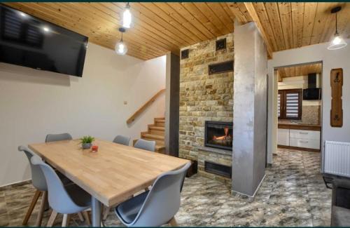 Ustrzyki Dolne Ski Chalet | Dom na wzgórzu
