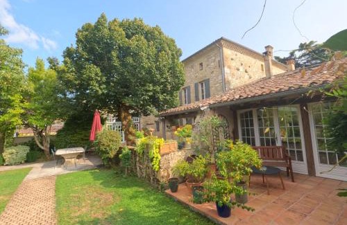 Saint-Seurin-de-Prats Bed & Breakfast | Domaine des Monges