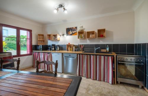 Saint-Cyr-en-Bourg House | Domaine Fouet - A 100m du Domaine visite de cave et dégustation gratuite