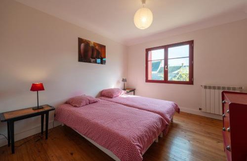 Saint-Cyr-en-Bourg House | Domaine Fouet - A 100m du Domaine visite de cave et dégustation gratuite