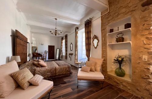 Le Puy-Sainte-Reparade House | Domaine Régine