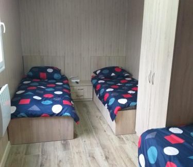 Grodzisk Mazowiecki House | Domek Dwupokojowy N4 - FreezerHause Kozery- NoclegiGrodziskPL 792-535-535
