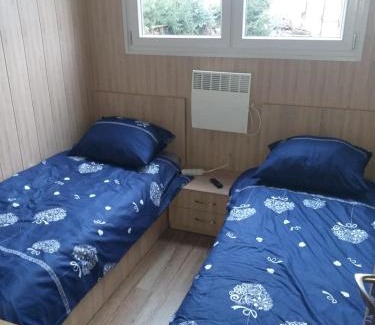 Grodzisk Mazowiecki House | Domek Dwupokojowy N4 - FreezerHause Kozery- NoclegiGrodziskPL 792-535-535
