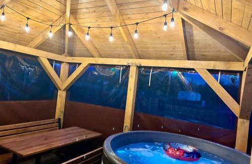 Gizycko House | Domek Western House Fuleda z Gorącą Balią i Kominkiem