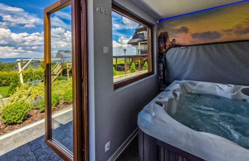 Gliczarow Gorny Ski Chalet | Domki Górskie Janosik, Kwicoł i Pyzdra Jacuzzi, Sauna