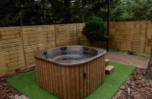 Daleszyce Resort | Domki Marzeń w Marzyszu z OPCJĄ Jacuzzi & Sauna